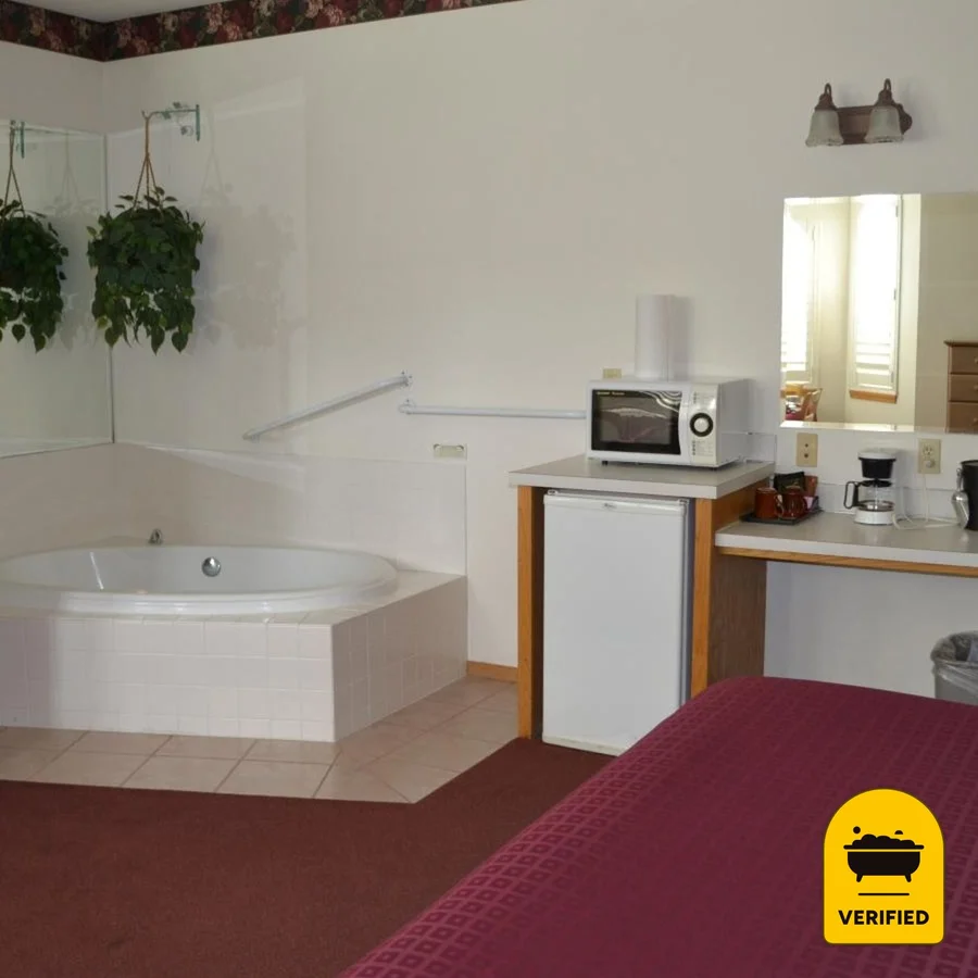 Anaco Bay Inn: the Honeymoon Jetted Tub Suite in Anacortes, WA