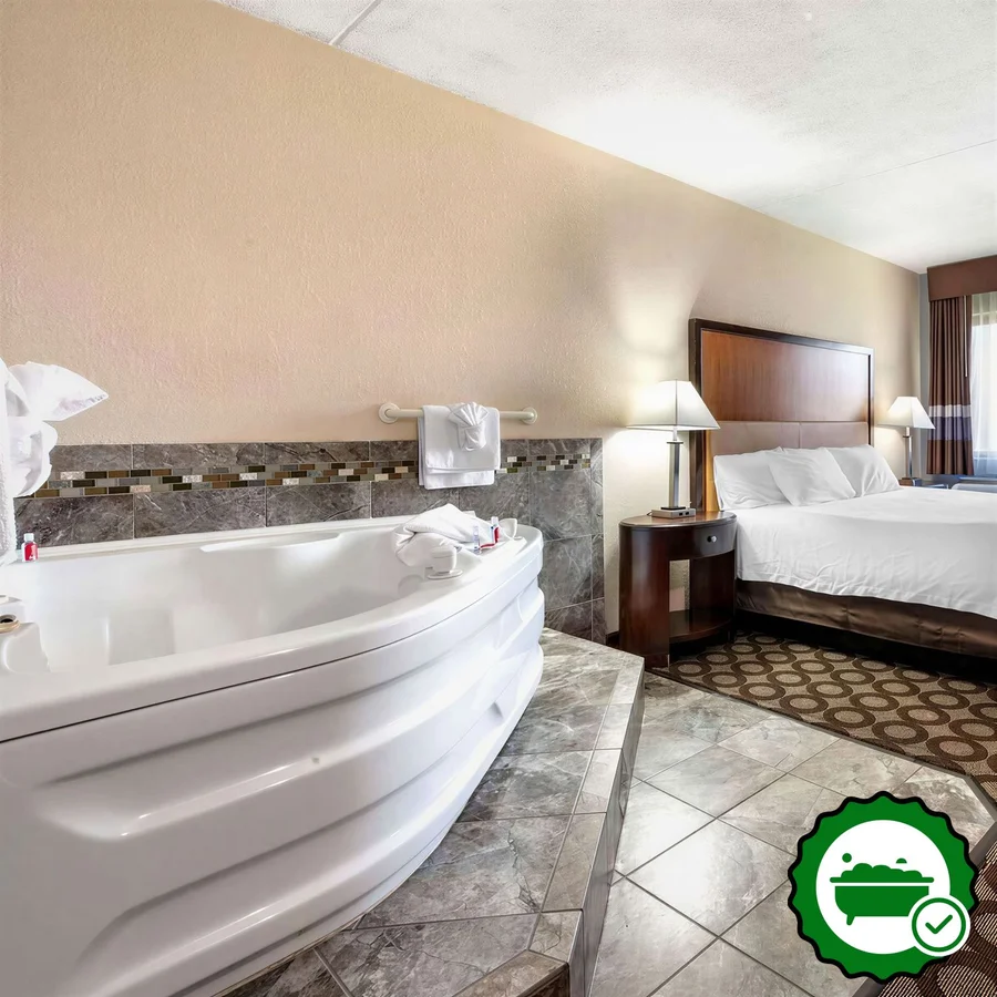 Econo Lodge - Verified Jacuzzi In-Room