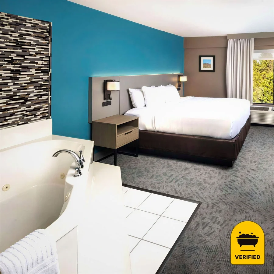 Comfort Inn & Suites, the water at Dahlonega