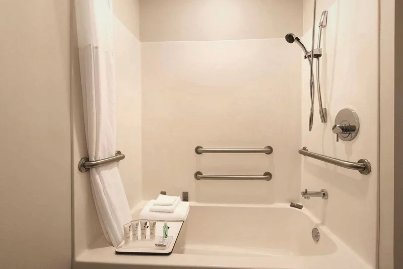Country Inn & Suites by Radisson, Green Bay North, WI - Featured hot tub
