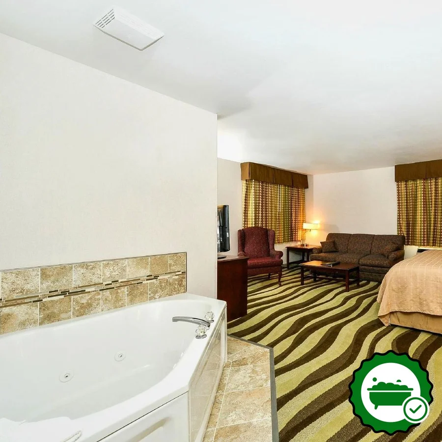 Quality Inn & Suites Stoughton - Madison South - Verified Jacuzzi In-Room