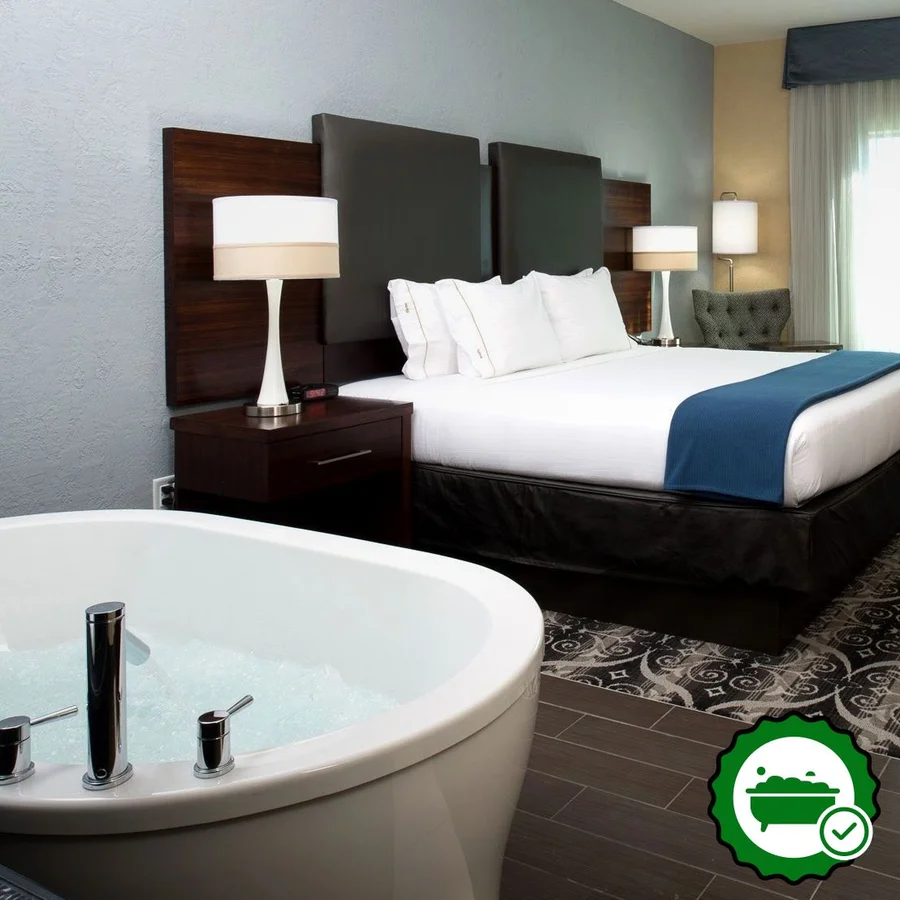 Holiday Inn Express & Suites Kansas City Airport - Verified Jacuzzi In-Room