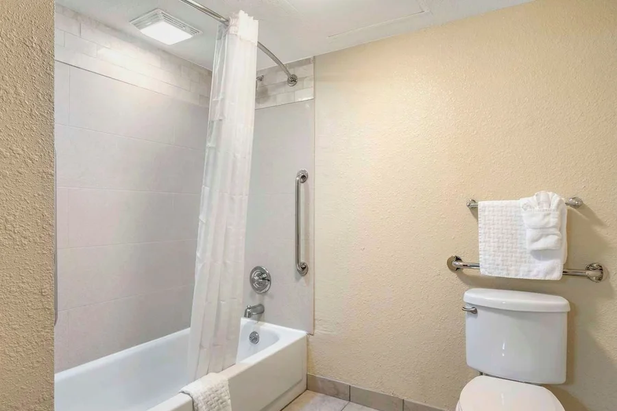 Best Western Plus Jonesboro Inn & Suites - Featured hot tub