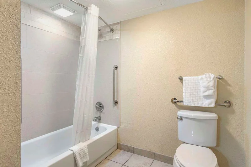 Best Western Plus Jonesboro Inn & Suites - Featured hot tub