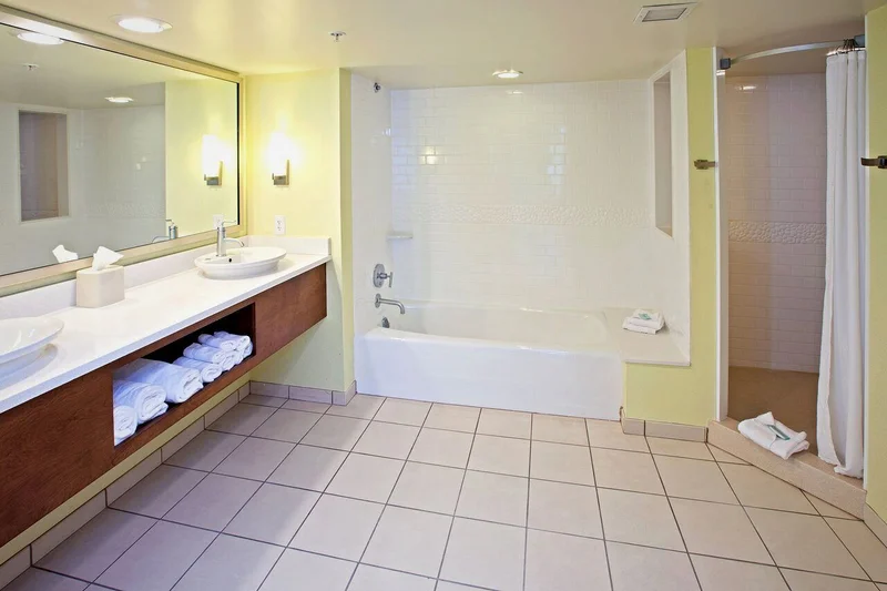 Holiday Inn Express Indianapolis - Fishers By IHG - Featured hot tub