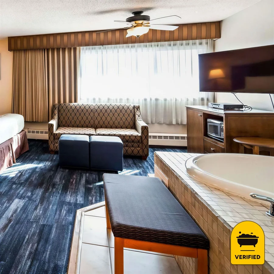 Best Western Kodiak Inn: the King Harbor View Jetted Tub Suite in Kodiak Island, AK