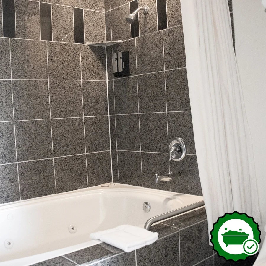 Discovery Inn - Verified Jacuzzi In-Room