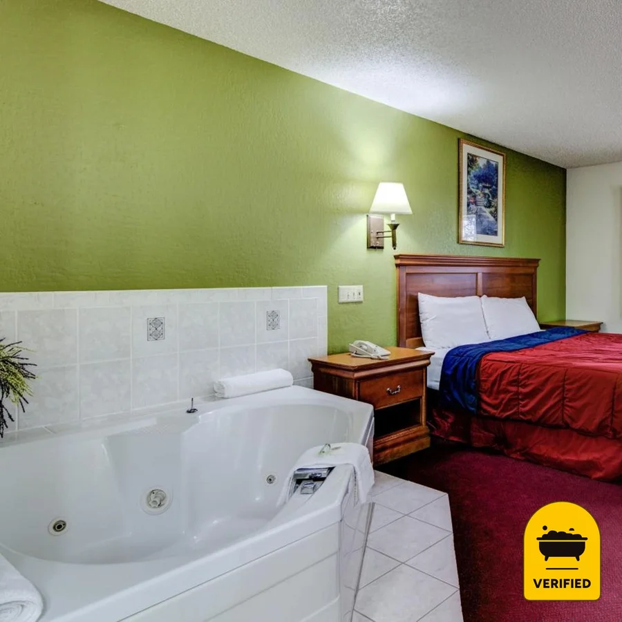 Bloomer Inn & Suites: the King Whirlpool Spa Room in Bloomer, WI