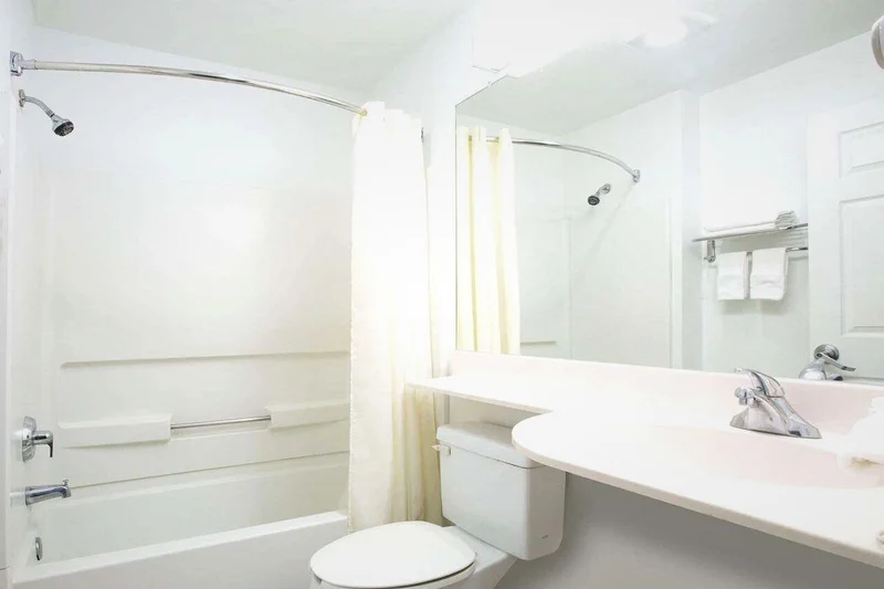Microtel Inn & Suites by Wyndham Garland/Dallas - Featured hot tub