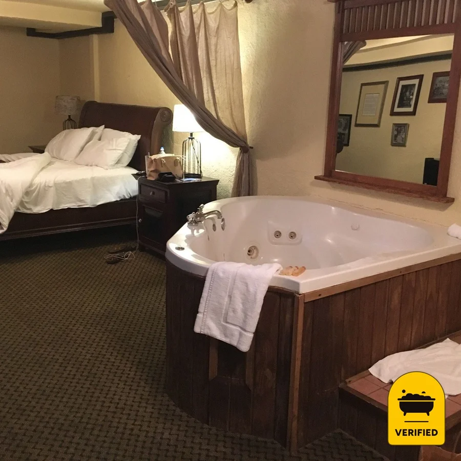 1905 Basin Park Hotel, the water at Eureka Springs