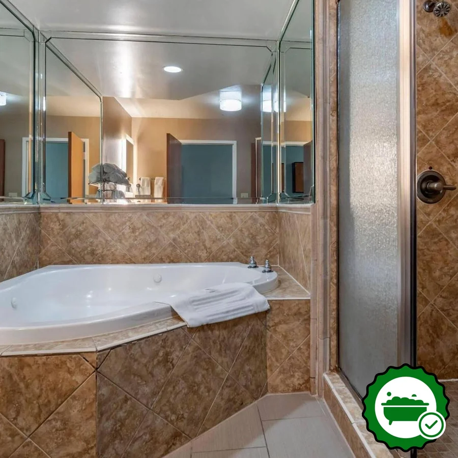 Comfort Suites - Verified Jacuzzi In-Room