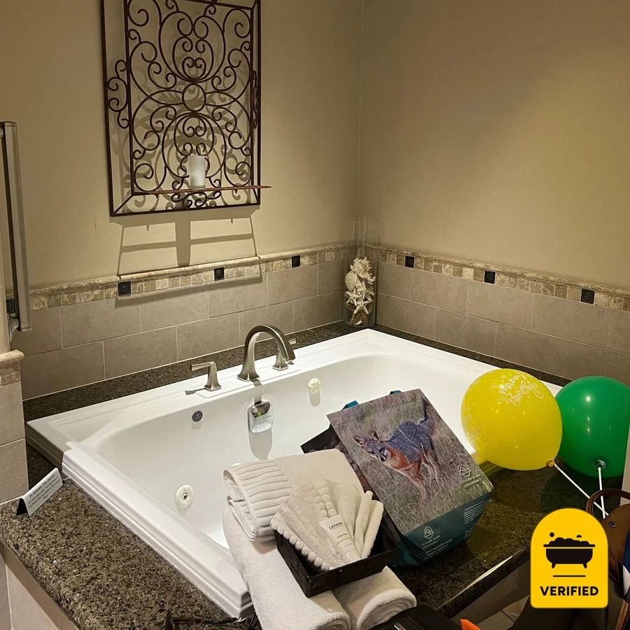 Hotel Vista Del Mar: the Ocean View Jetted Spa Suite in Catalina Island, CA