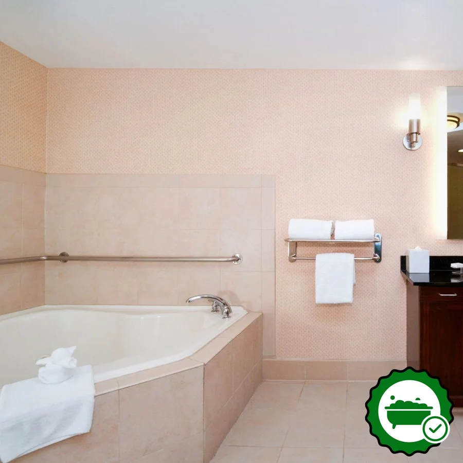 Homewood Suites by Hilton Fresno - Verified Jacuzzi In-Room