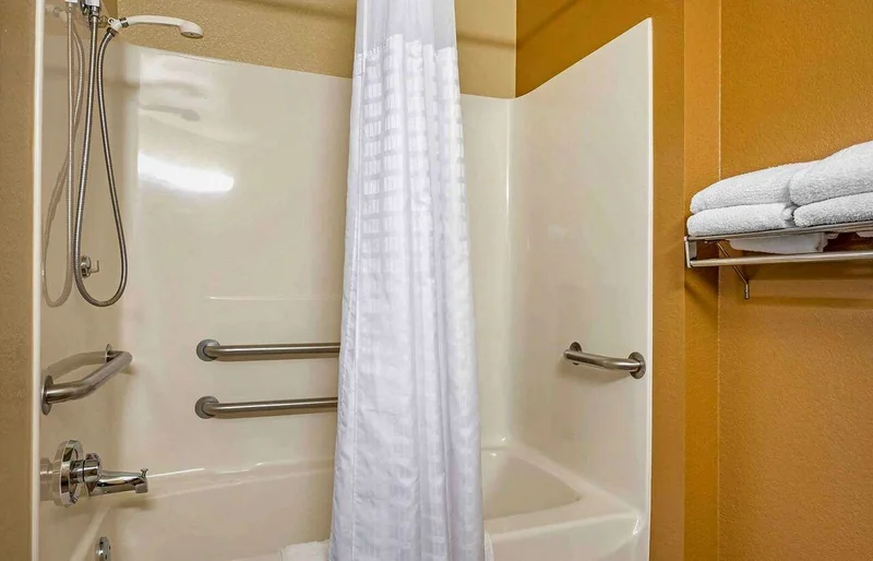 Extended Stay America - Champaign - Urbana - Featured hot tub
