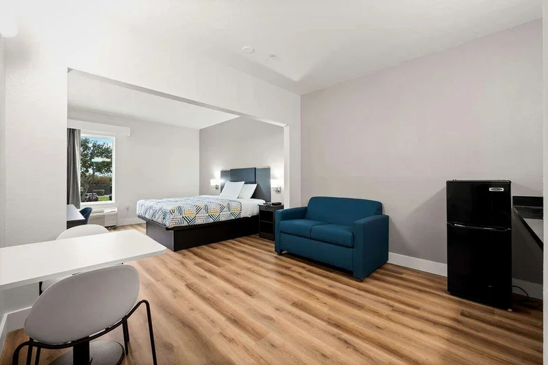 Motel 6 Rosenberg - Guest Room image