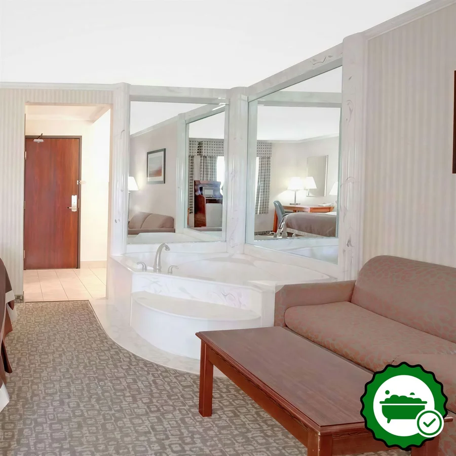 Baymont by Wyndham Jackson - Verified Jacuzzi In-Room