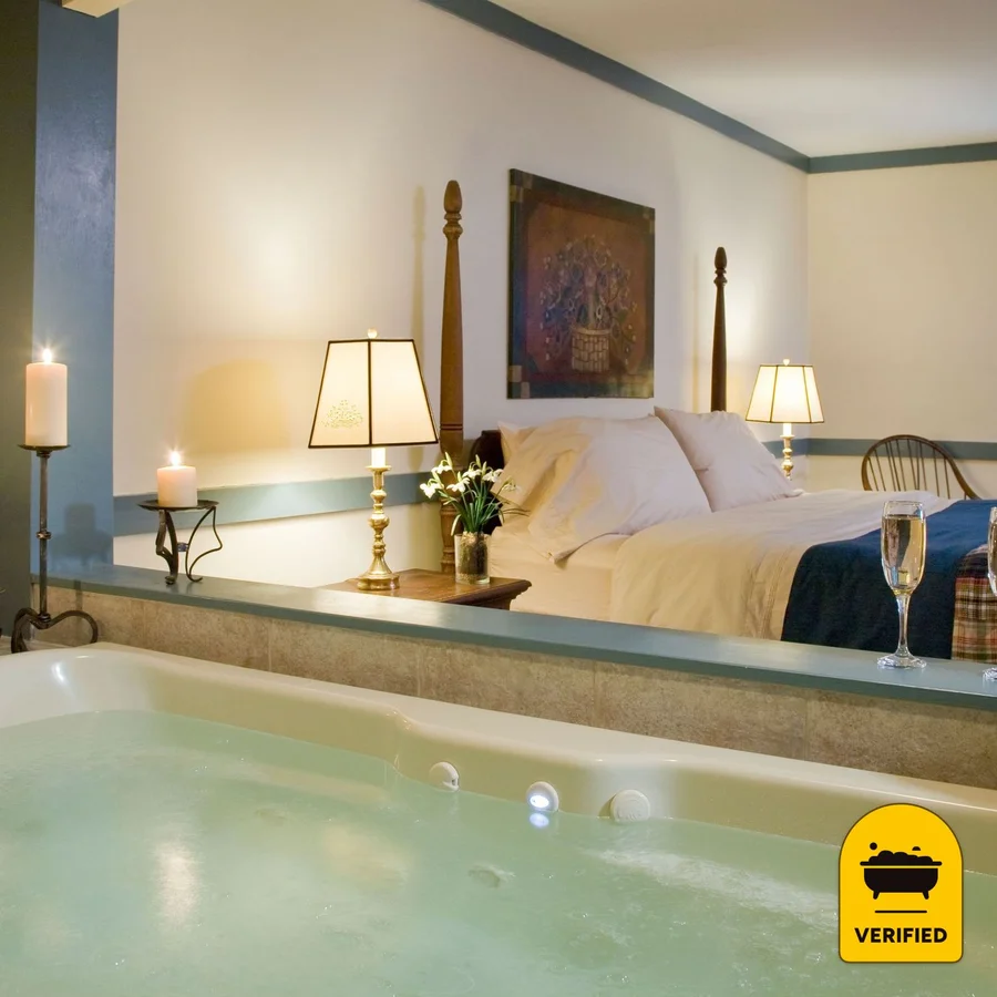 The Inn at Turkey Hill: the King Supreme Whirlpool Room in Bloomsburg, PA