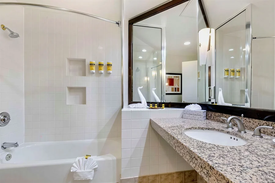 Best Western Plus Palm Desert Resort - Featured hot tub