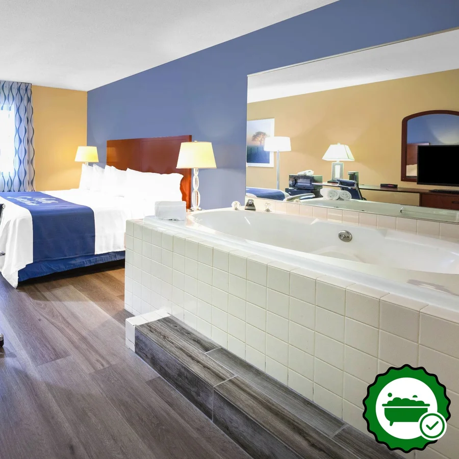 Days Inn By Wyndham Milan Sandusky South - Verified Jacuzzi In-Room