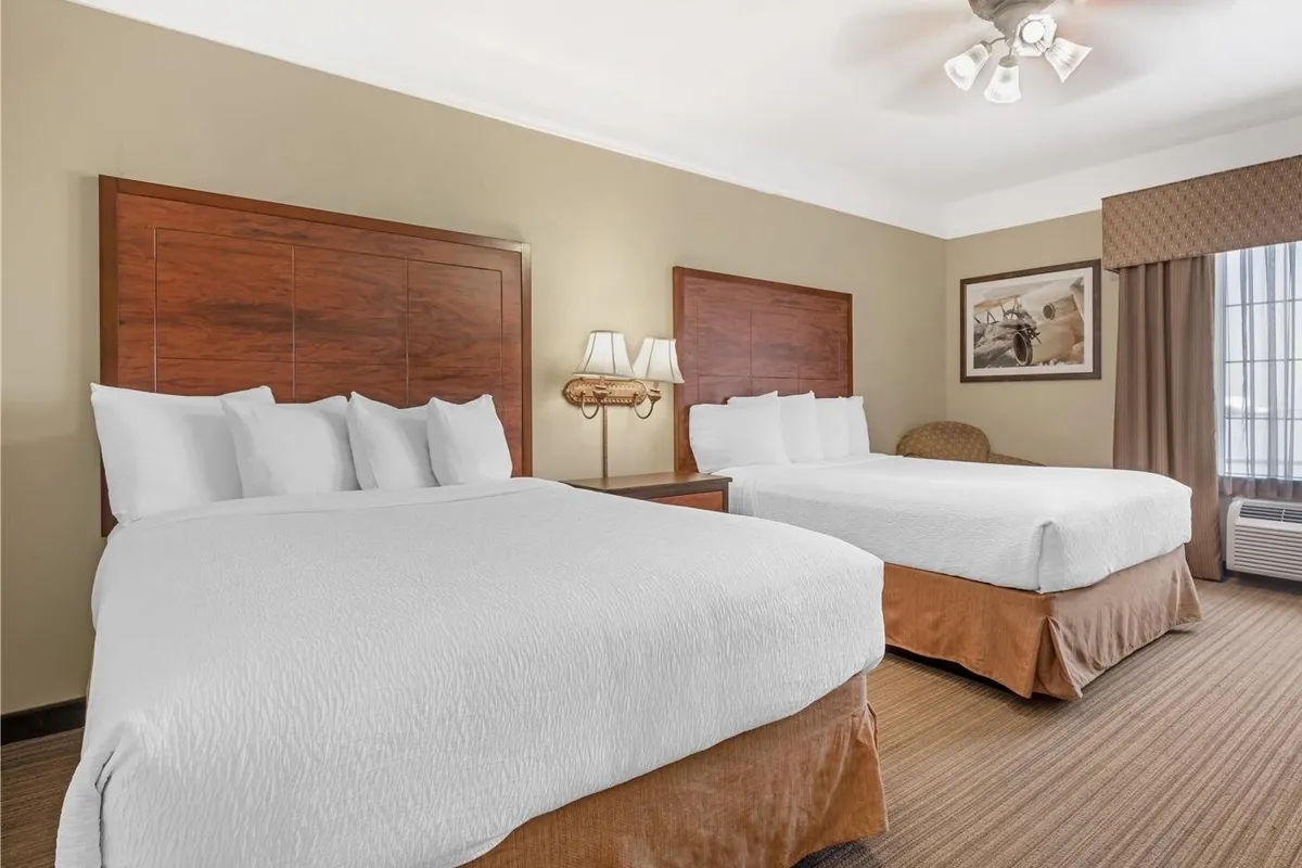 Best Western Plus Monica Royale Inn & Suites - Guest Room image