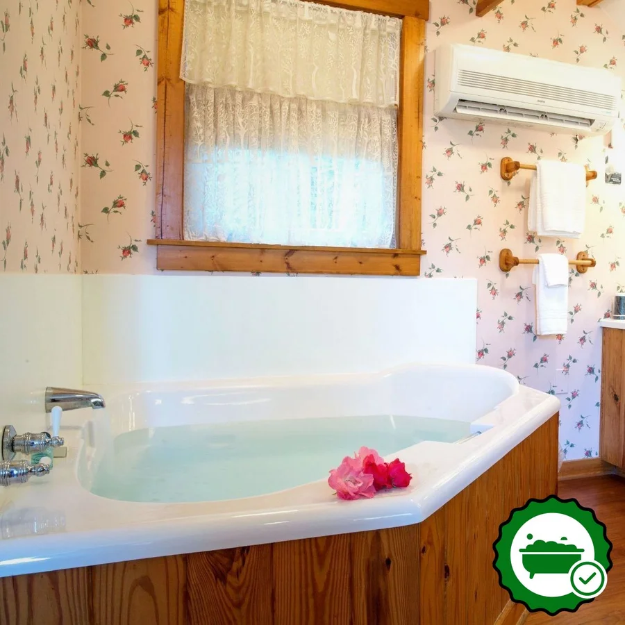 Sandaway Suites & Beach - Verified Jacuzzi In-Room
