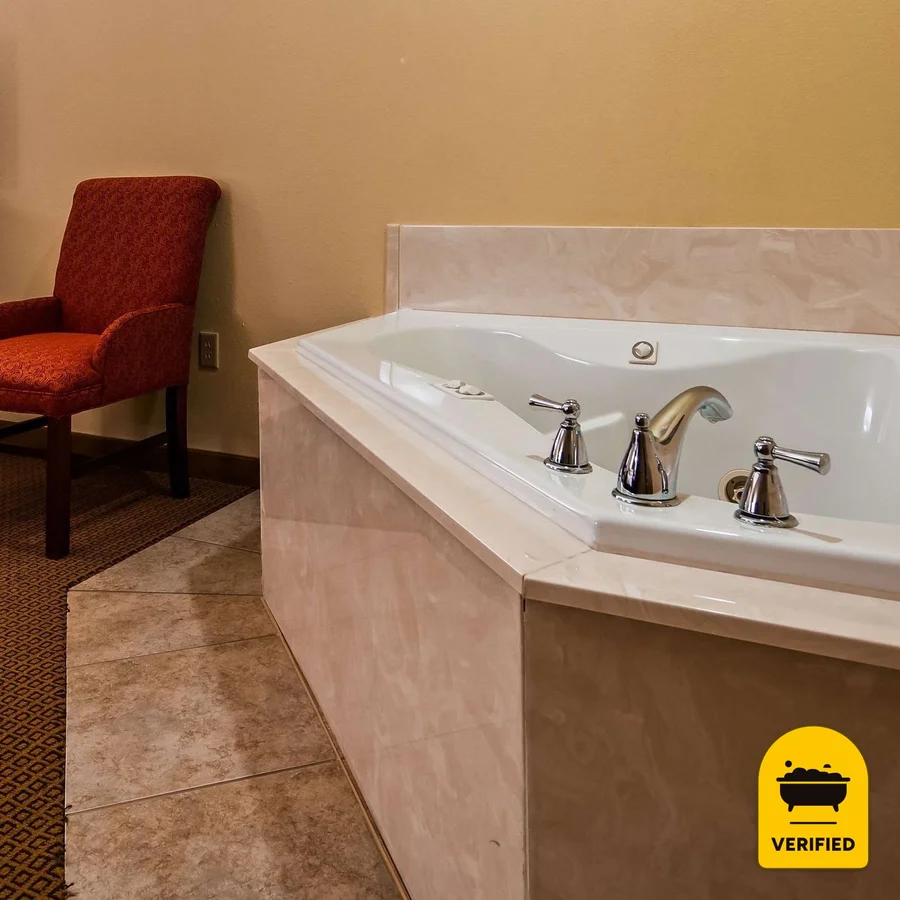Best Western Littlefield Inn & Suites: the King Whirlpool Suite in Littlefield, TX