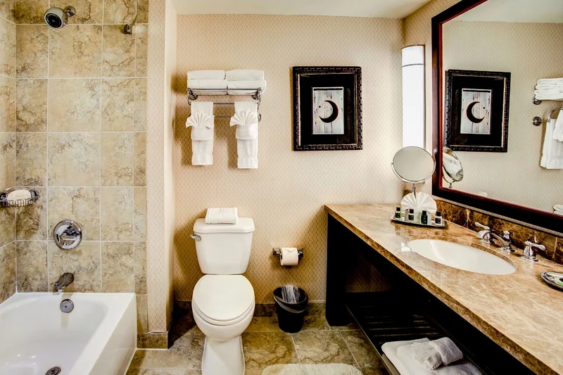 Overton Hotel & Conference Center - Featured hot tub