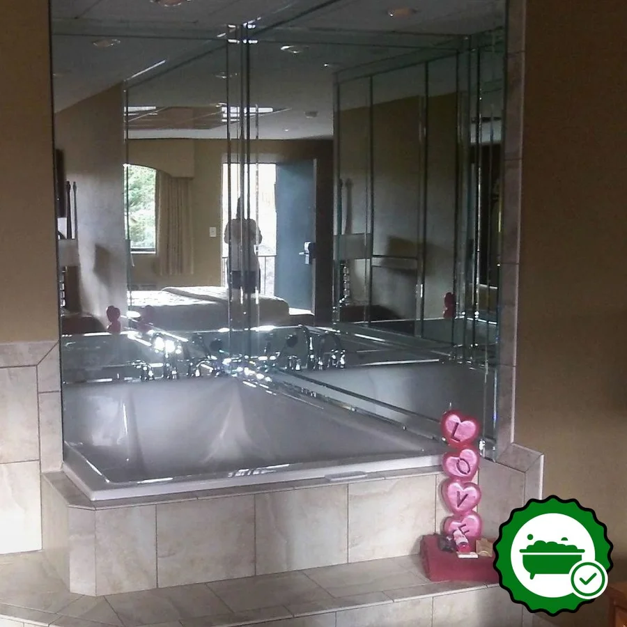 Gadsden Inn & Suites - Verified Jacuzzi In-Room