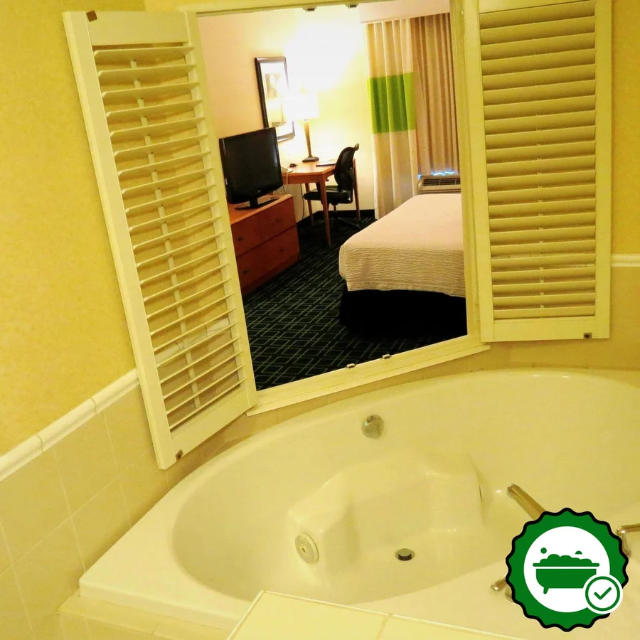 Fairfield Inn & Suites Mount Vernon Rend Lake - Verified Jacuzzi In-Room