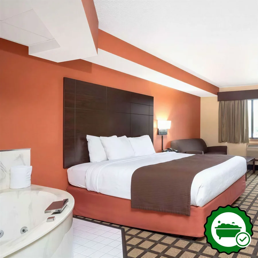 Baymont by Wyndham Lakeville - Verified Jacuzzi In-Room