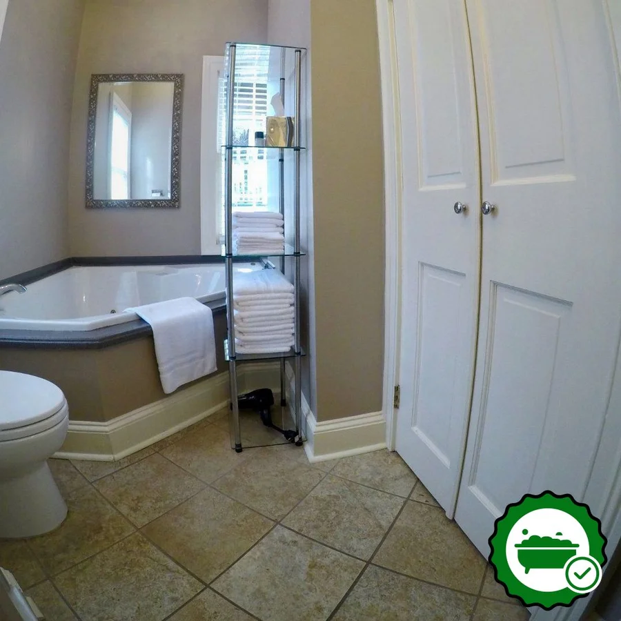 Catherine Ward House Inn - Verified Jacuzzi In-Room