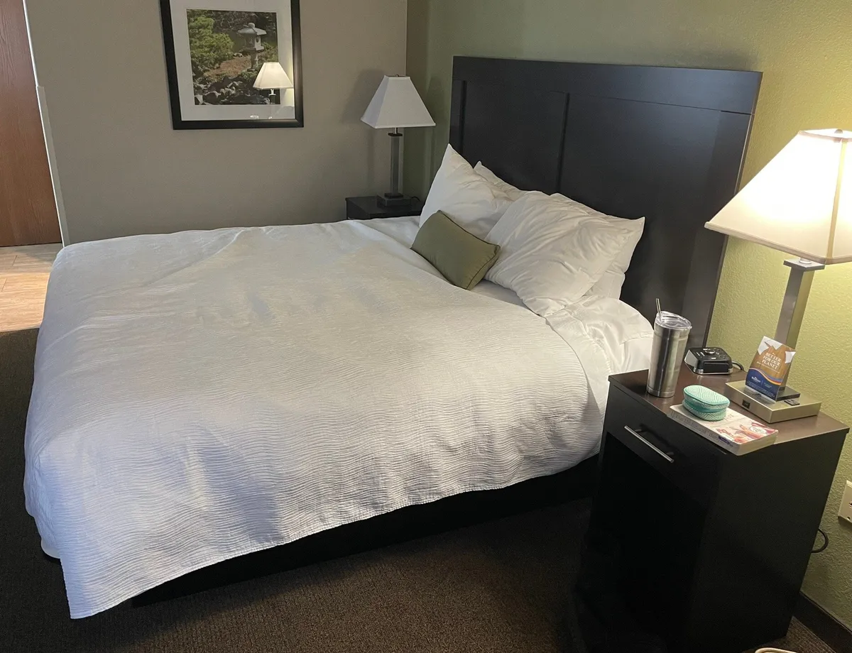 Baymont By Wyndham Rockford - Guest Room image