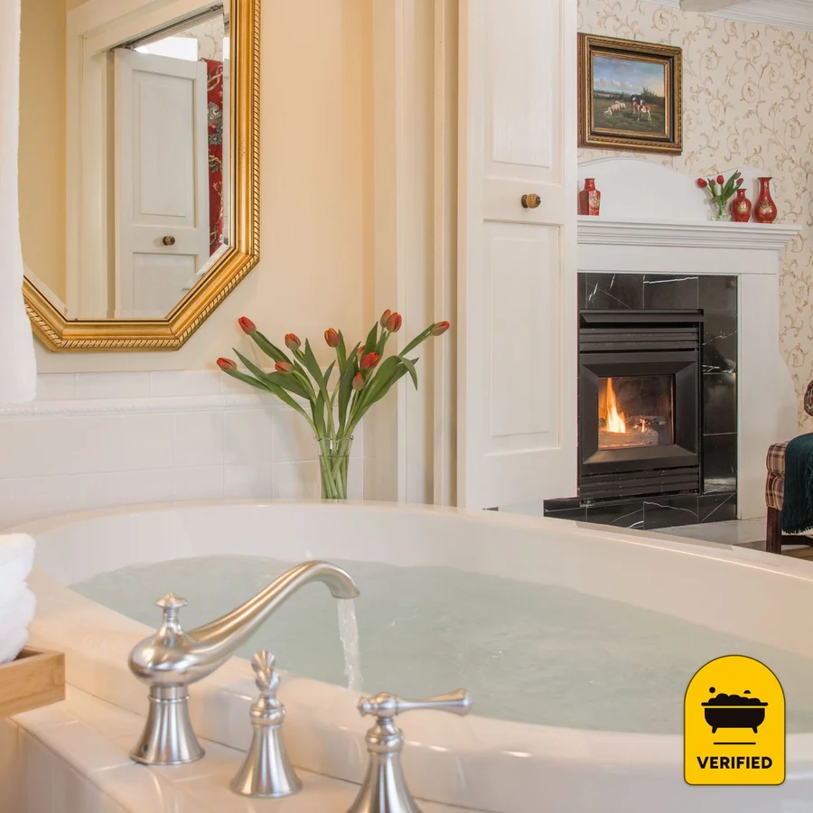 The Inn At Ormsby Hill: the Taft Corner Jetted Tub Suite in Manchester, VT