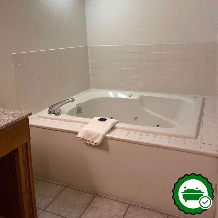 Americas Best Value Inn Champaign - Verified Jacuzzi In-Room