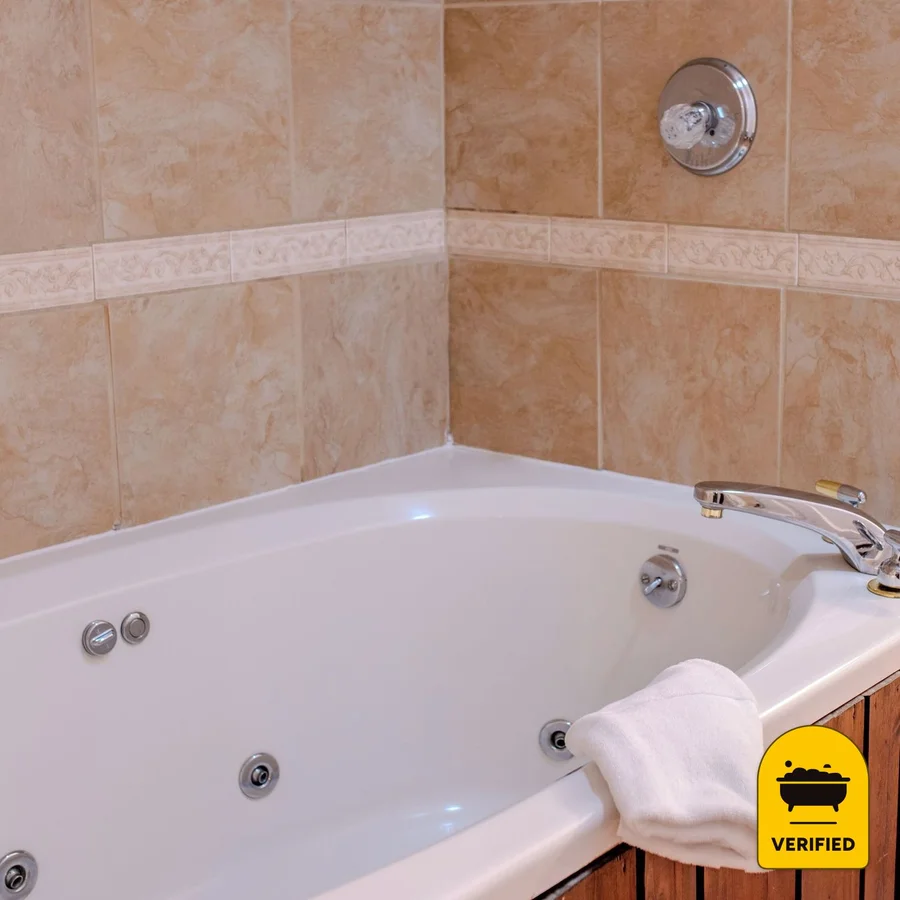 McKinley Edwards Inn: the Catalina Jacuzzi Suite in Bryson City, NC