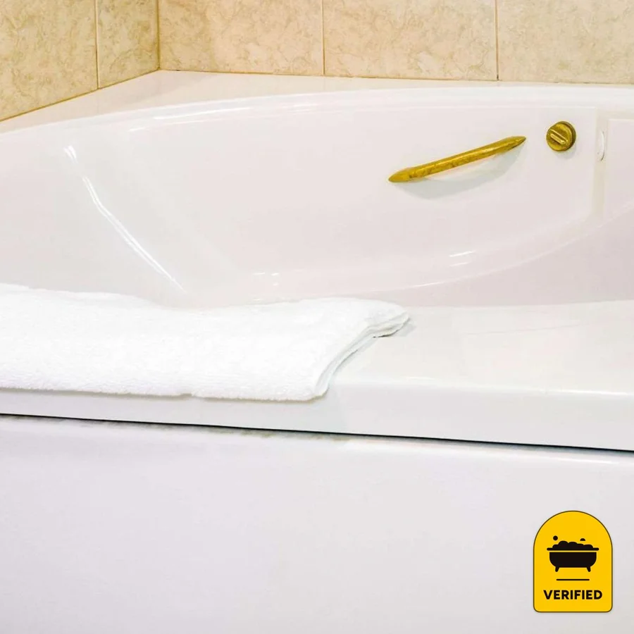 Quality Inn & Suites: the King Whirlpool Suite in Carthage, MO