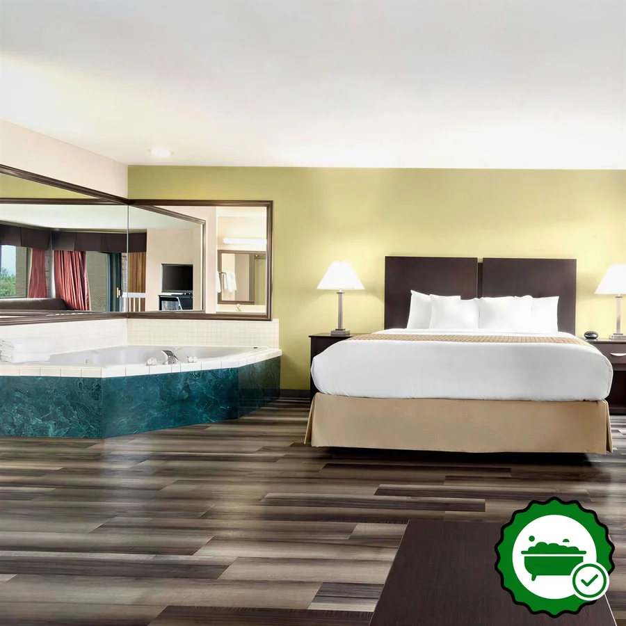 Baymont by Wyndham Monroe - Verified Jacuzzi In-Room