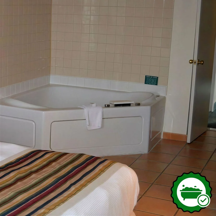 Paradise Plaza Inn - Verified Jacuzzi In-Room