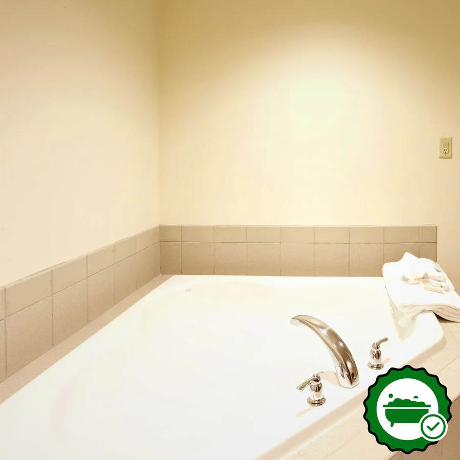 Holiday Inn Express & Suites Columbus OSU-Medical Center, an IHG Hotel - Verified Jacuzzi In-Room