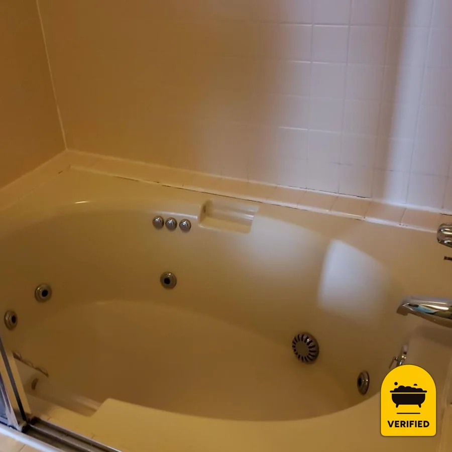 Harbor Lights Lodge: the Queen Whirlpool Suite in Kewaunee, WI