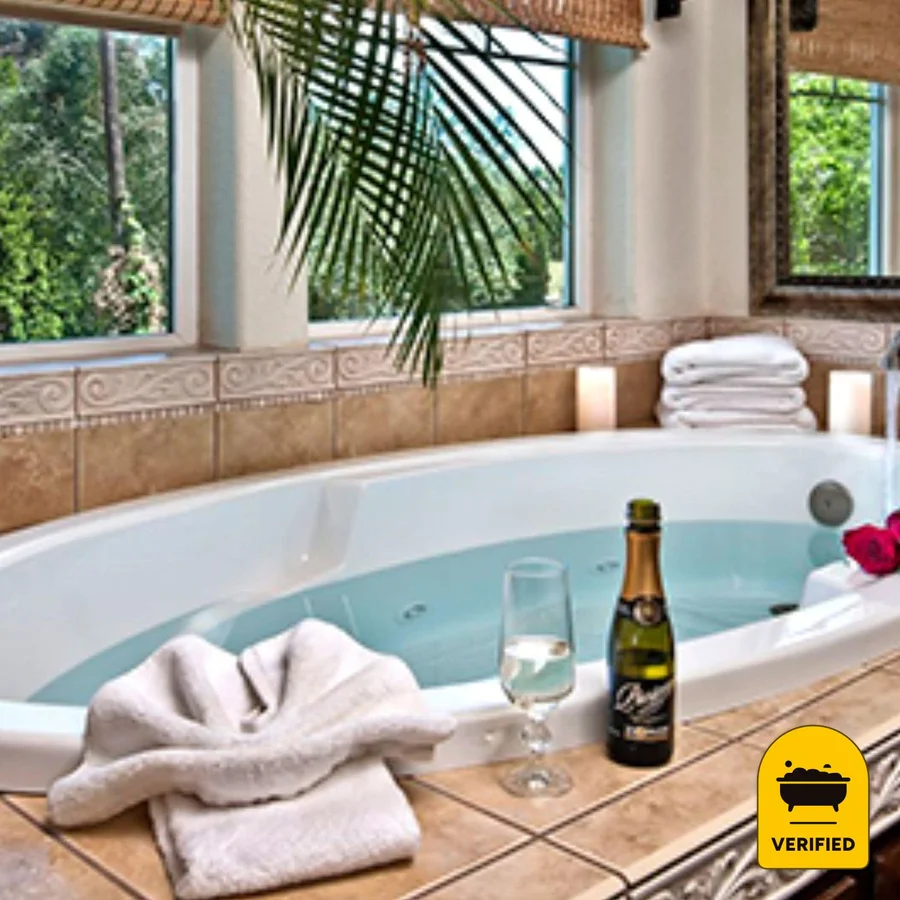 Cozy Rose Luxury Inn Bed & Breakfast: the Suite with Spa Bath in Grandview, WA