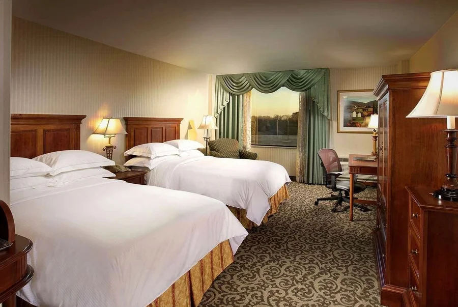 DoubleTree by Hilton Lisle Naperville - Guest Room image