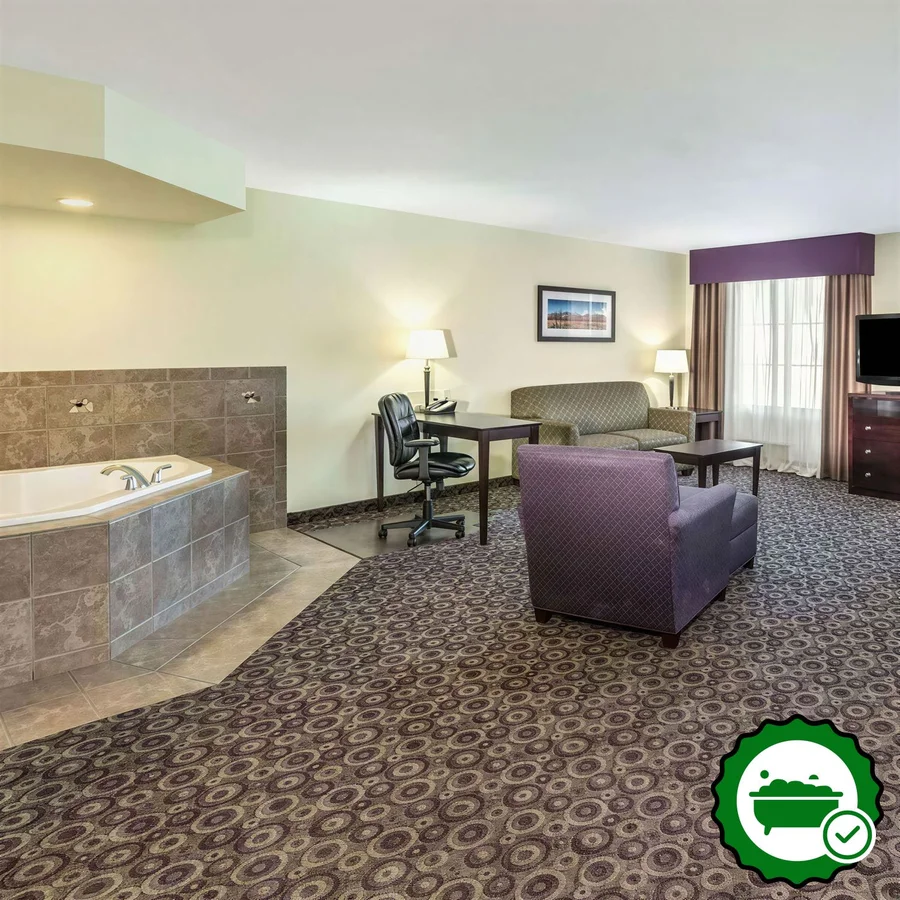 La Quinta Inn & Suites by Wyndham Las Vegas Airport South - Verified Jacuzzi In-Room