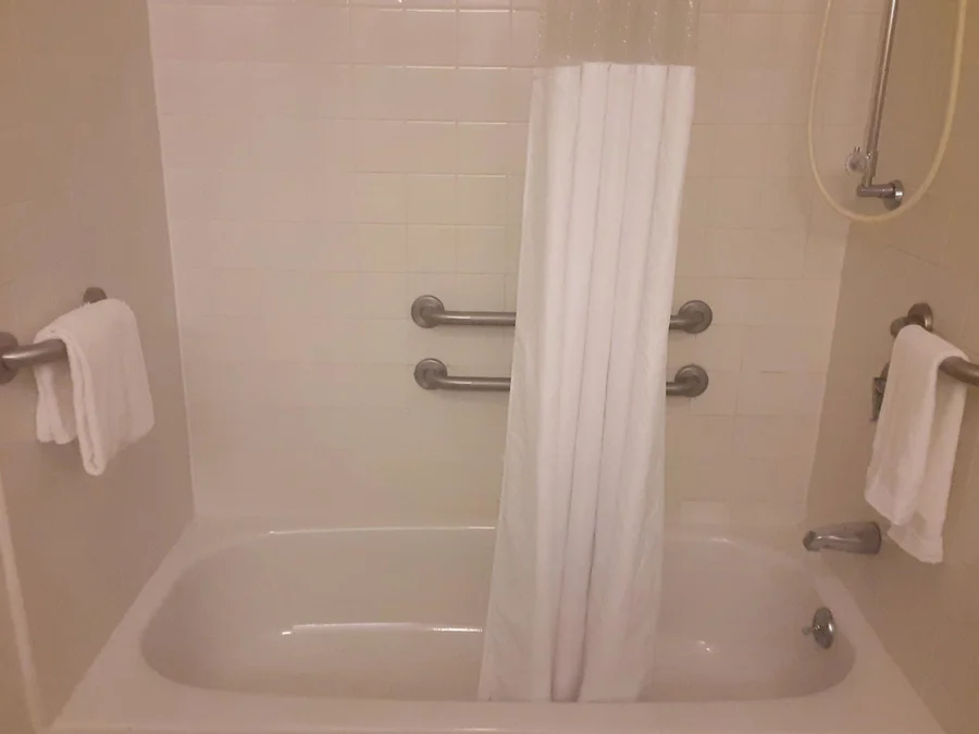 The Charles Inn - Featured hot tub