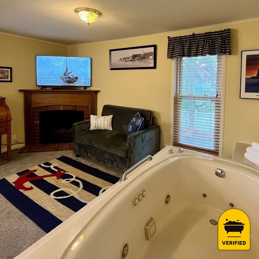 The Ludington House: the Superior Queen Hot Tub Room in Ludington, MI