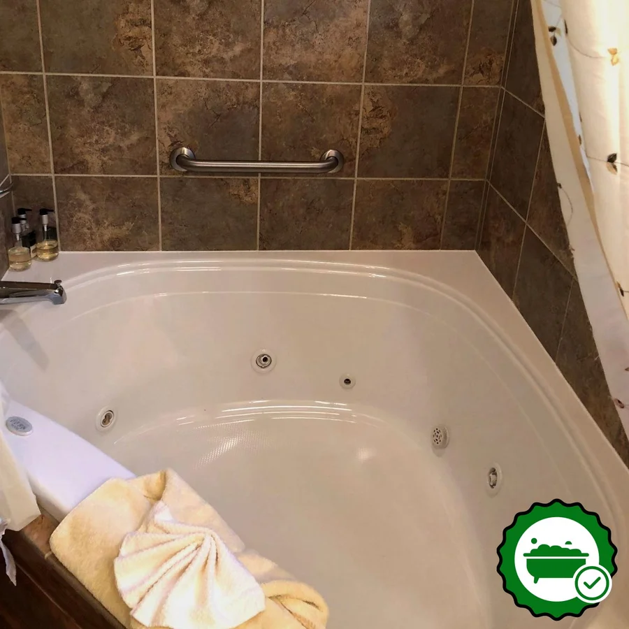 Allseasons Treehouse Village - Verified Jacuzzi In-Room