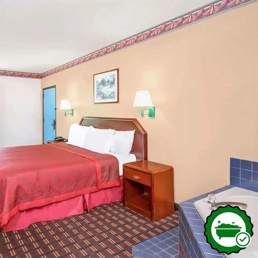 Days Inn by Wyndham North Columbia Ft. Jackson - Verified Jacuzzi In-Room