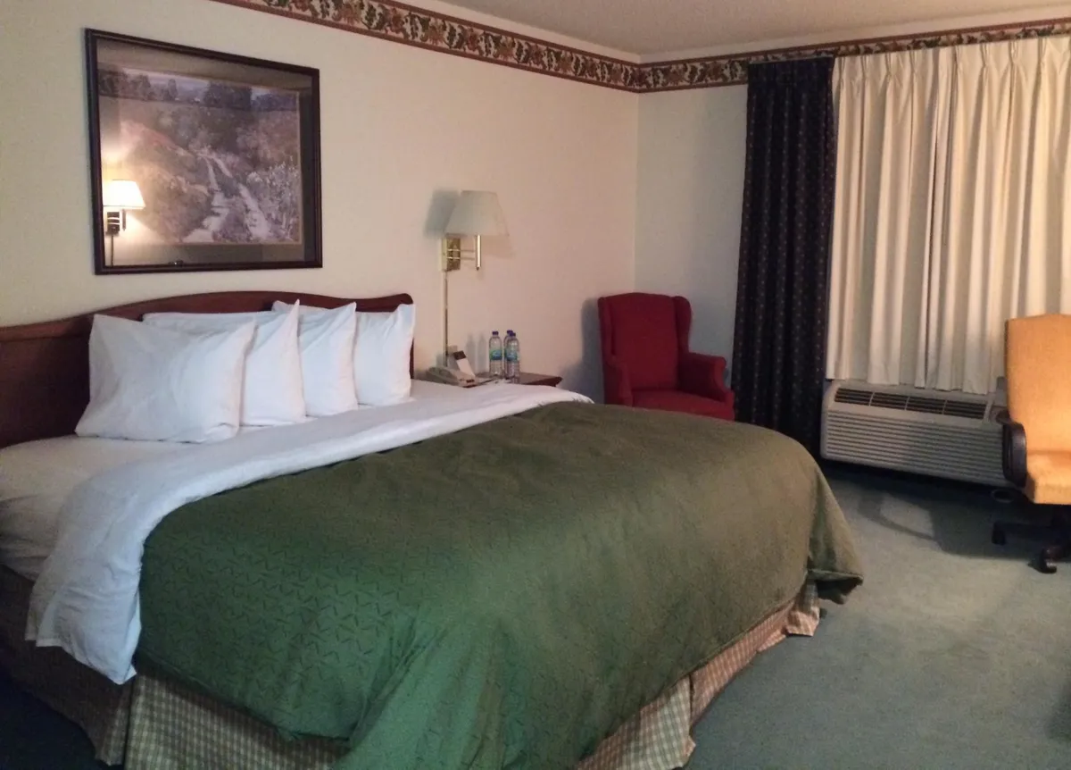 Country Inn & Suites by Radisson, Elk River, MN - Guest Room image