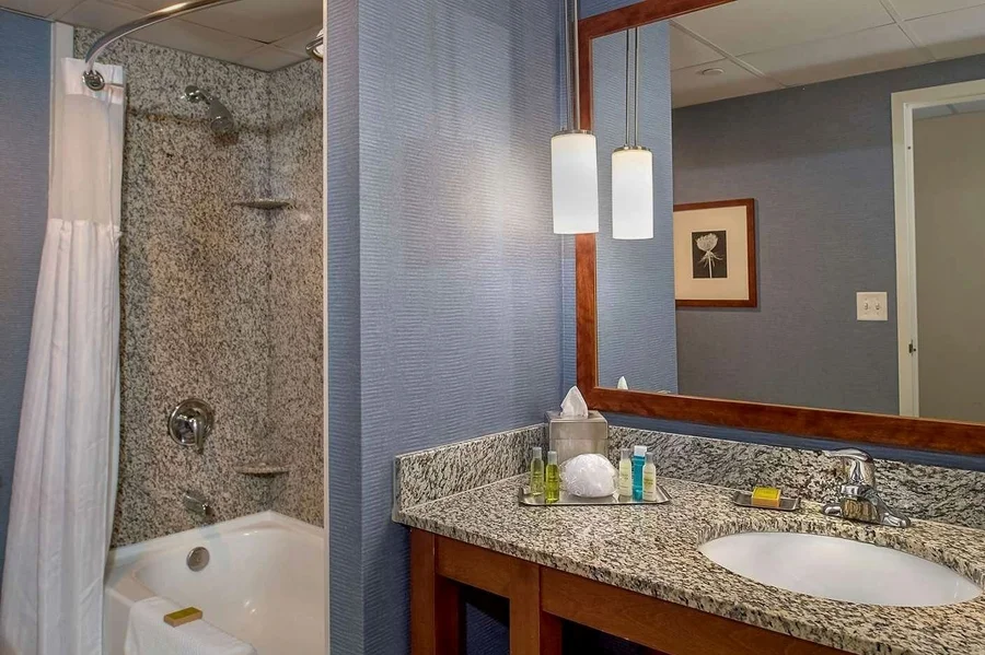 DoubleTree by Hilton Hotel St. Louis - Westport - Featured hot tub