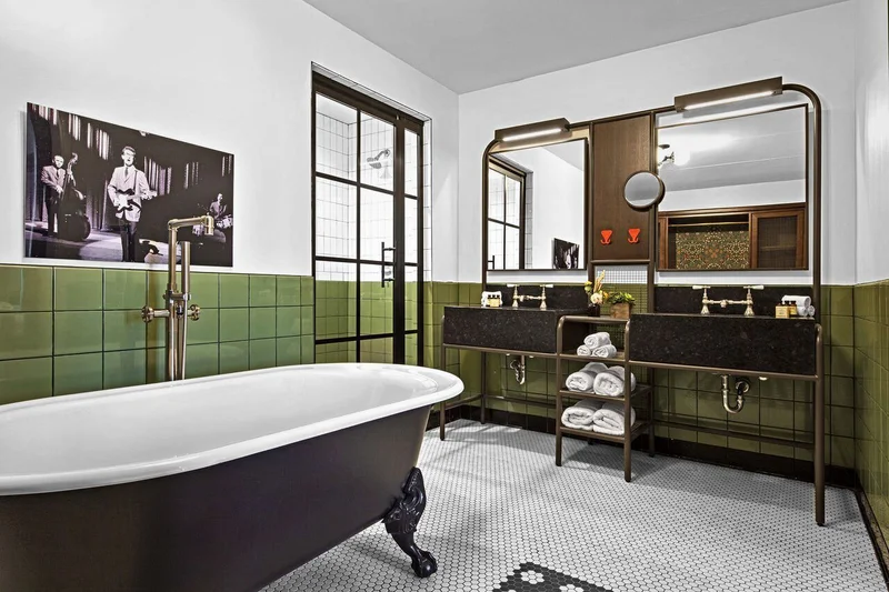 Cotton Court, Valencia Hotel Collection - Featured hot tub